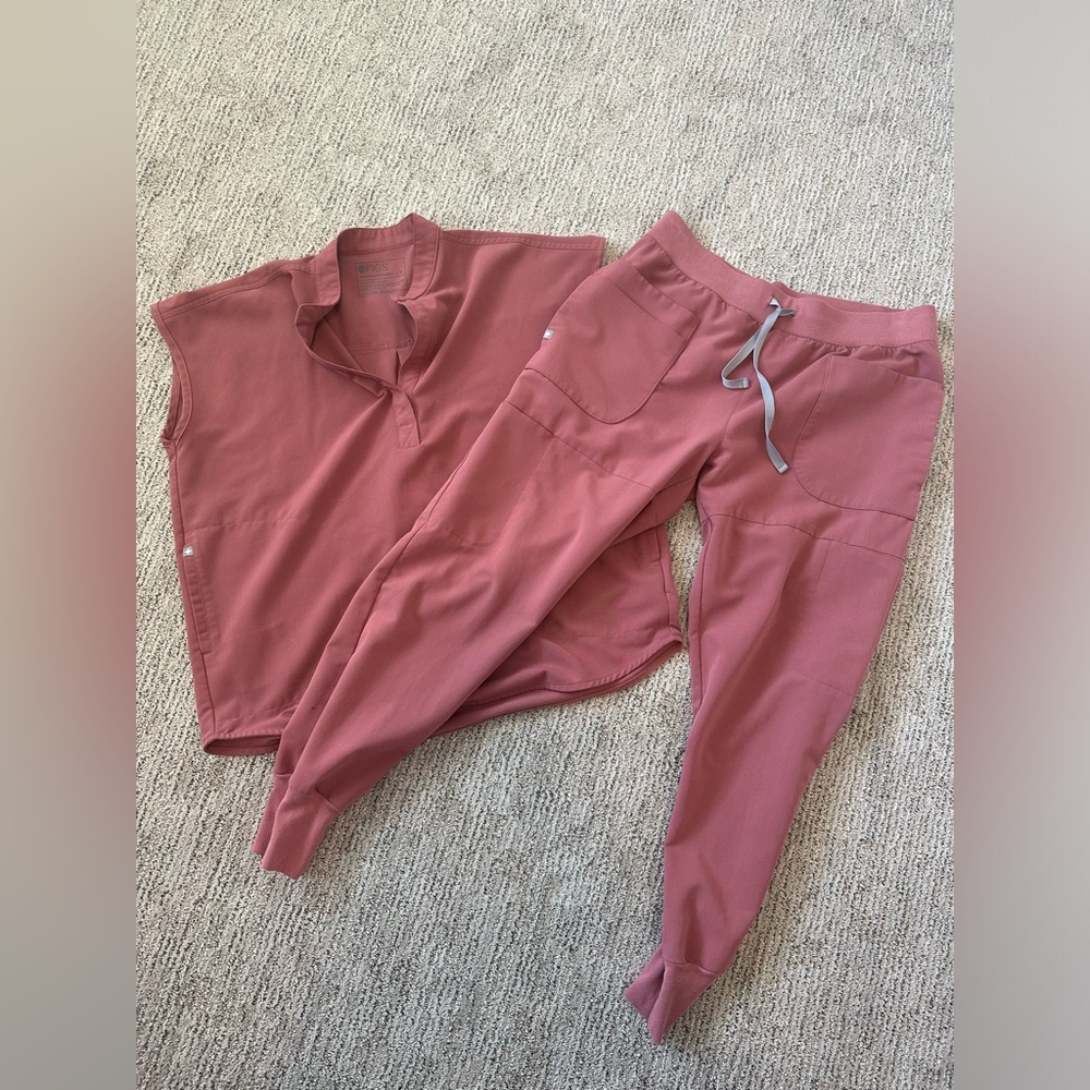 Figs Mauve Large Joggers and Medium Rafaela